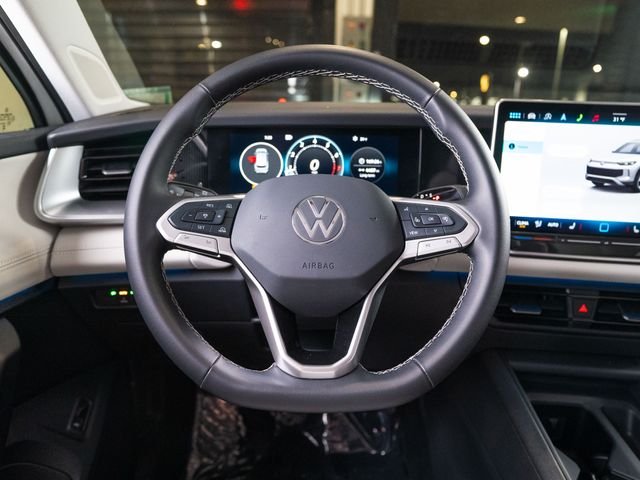 2025 Volkswagen Tiguan SE - Photo 14