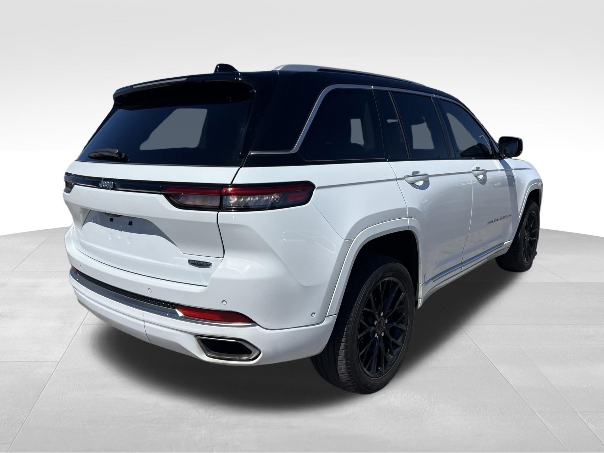 Used 2023 White Jeep Summit image 5
