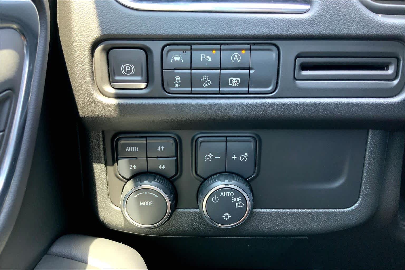 Used 2024 Summit White Chevrolet Z71 image 28