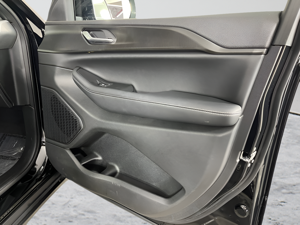 Used 2023 Black Jeep Altitude X image 23