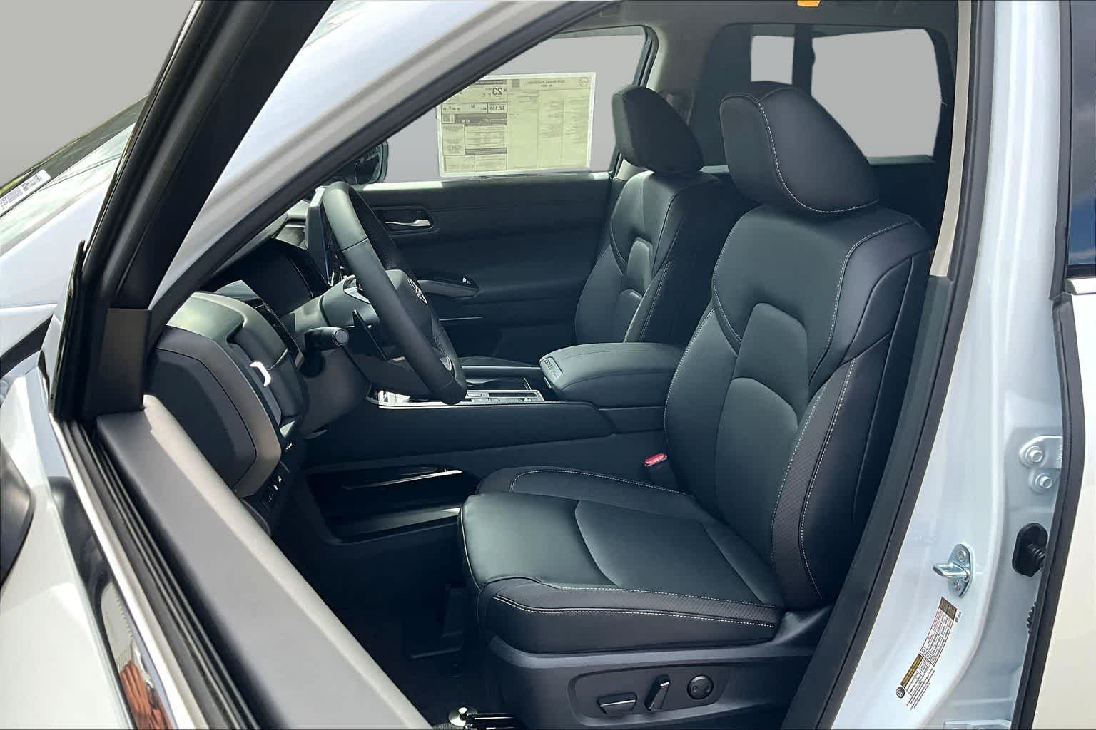 New 2026 Everest White Pearl Tricoat Nissan SL image 15