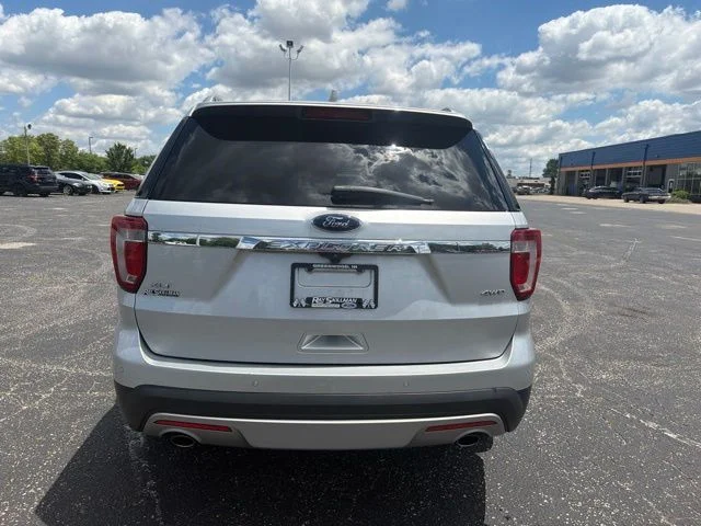 Used 2017 Ingot Silver Ford XLT image 3