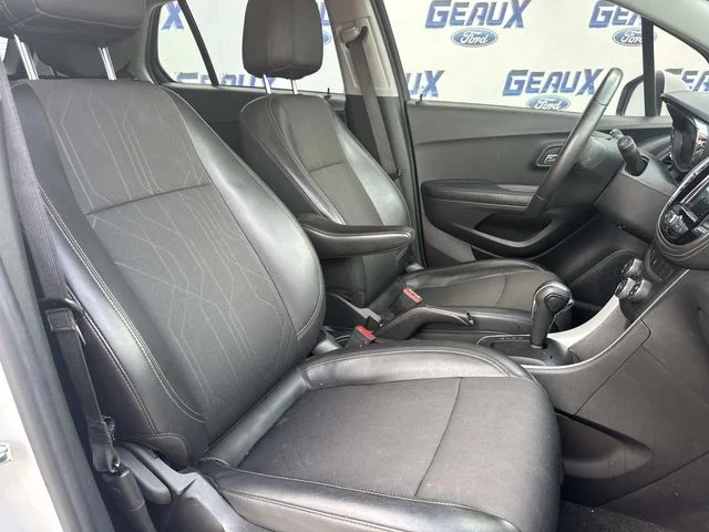 Used 2022 Summit White Chevrolet LT image 25