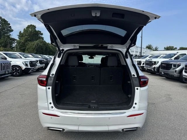 Used 2020 White Frost Tricoat Buick FWD 4dr Avenir image 31