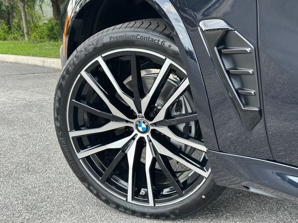 New 2026 Black BMW sDrive40i image 9