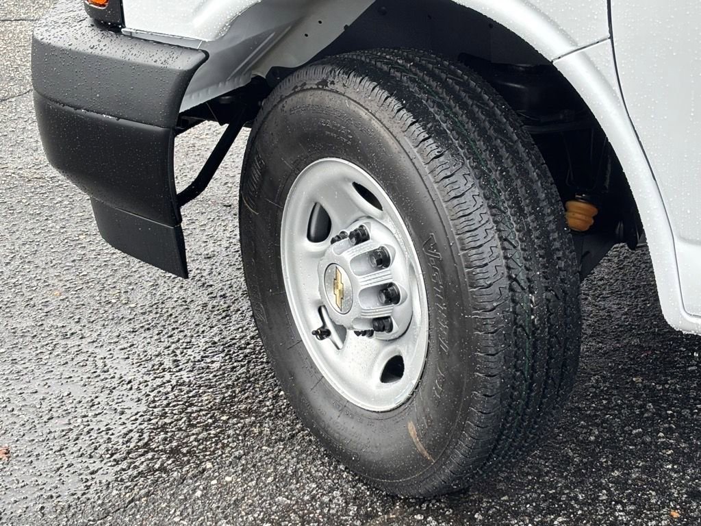 2025 Chevrolet Express Cargo Work Van - Photo 22