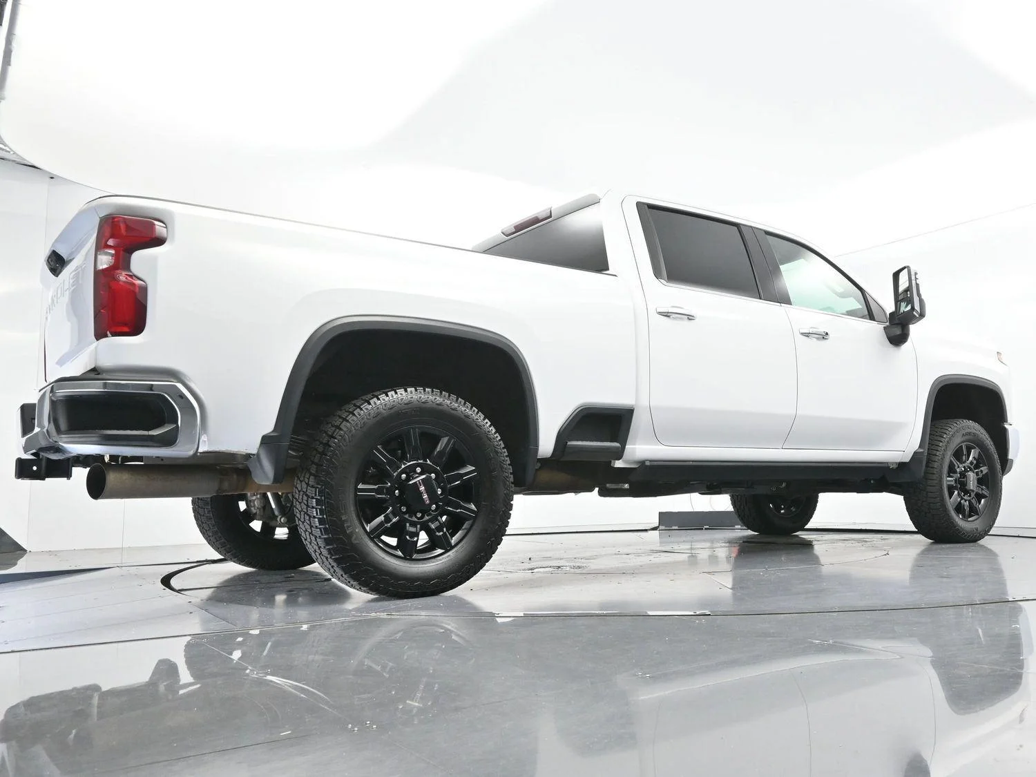 Used 2024 Summit White Chevrolet LTZ image 47