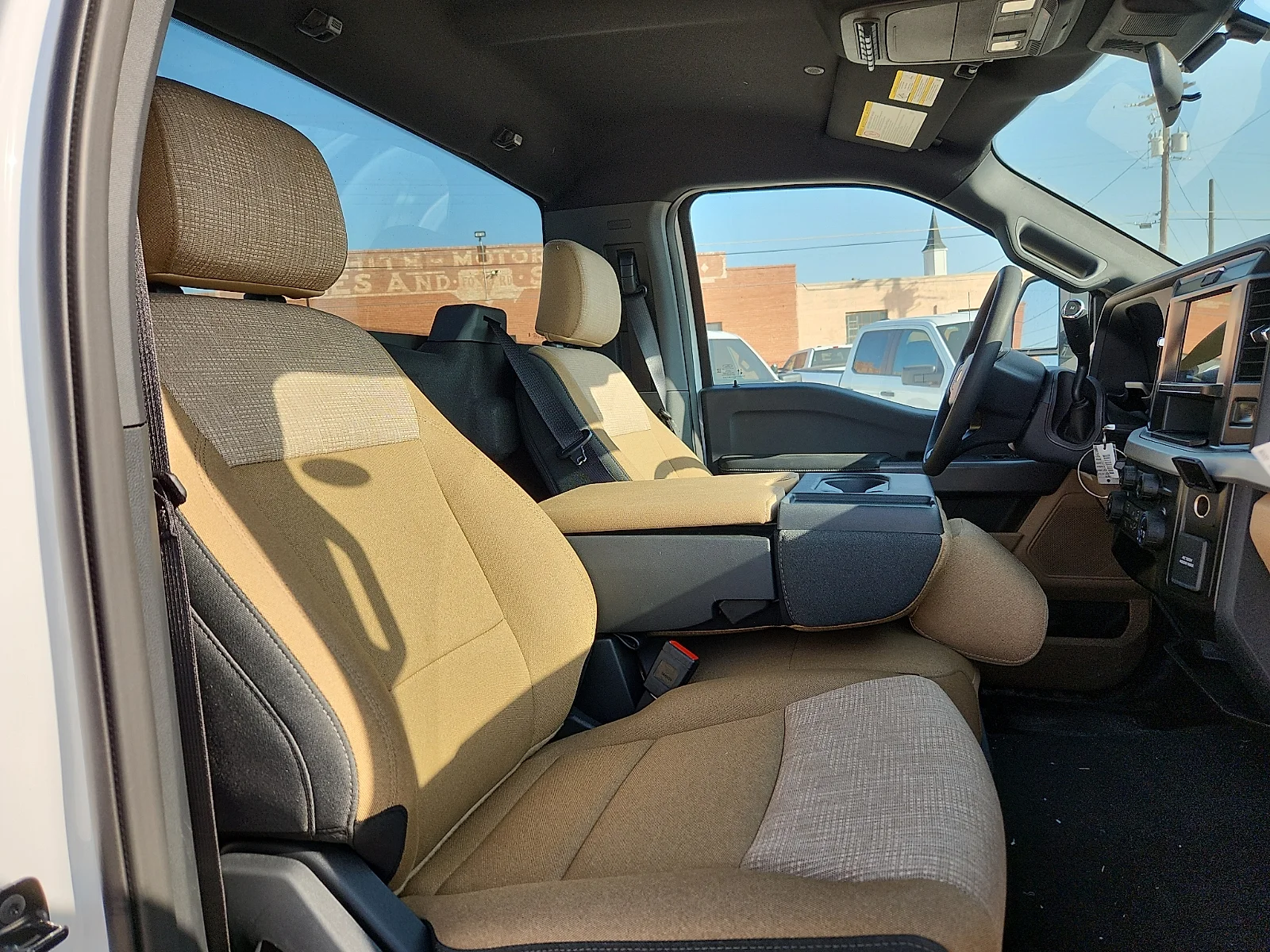 New 2027 Oxford White Ford XLT image 18