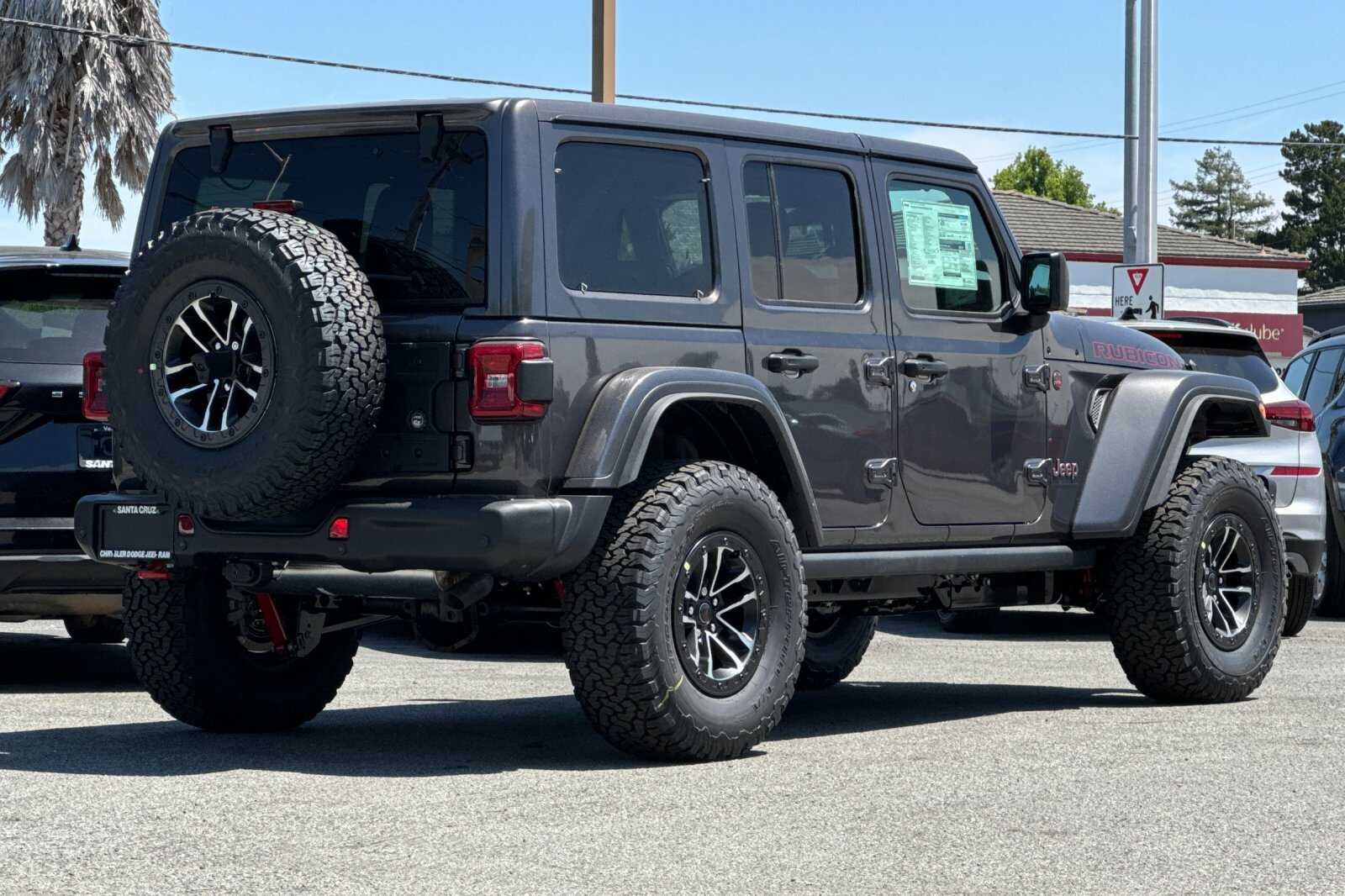 New 2026 Granite Crystal Metallic Clear-Coat Exterior Paint Jeep Rubicon image 4