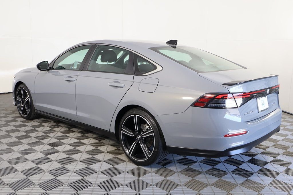 Used 2025 Urban Gray Pearl Honda Sport image 6