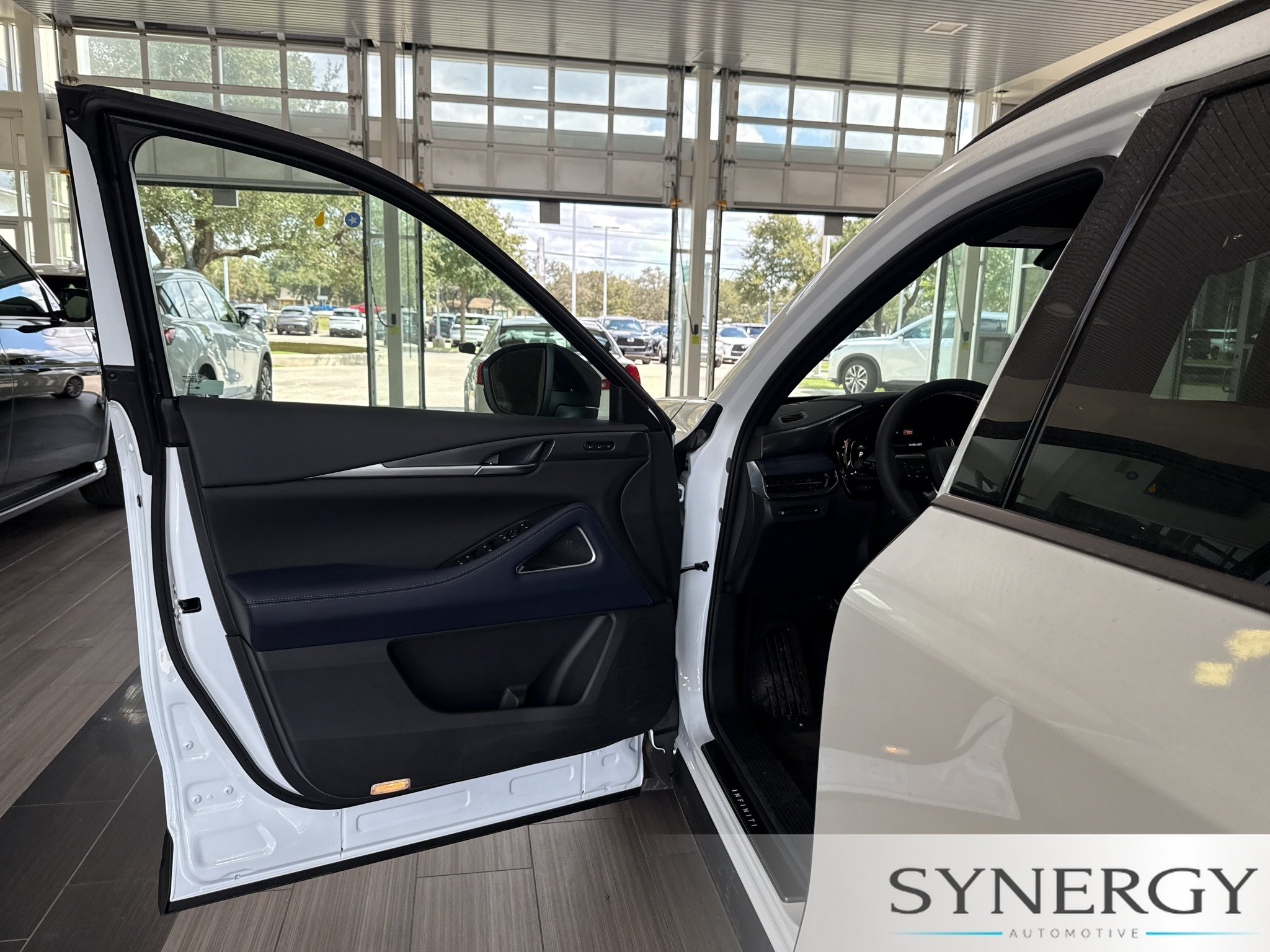 New 2027 RADIANT WHITE INFINITI Sport AWD image 22