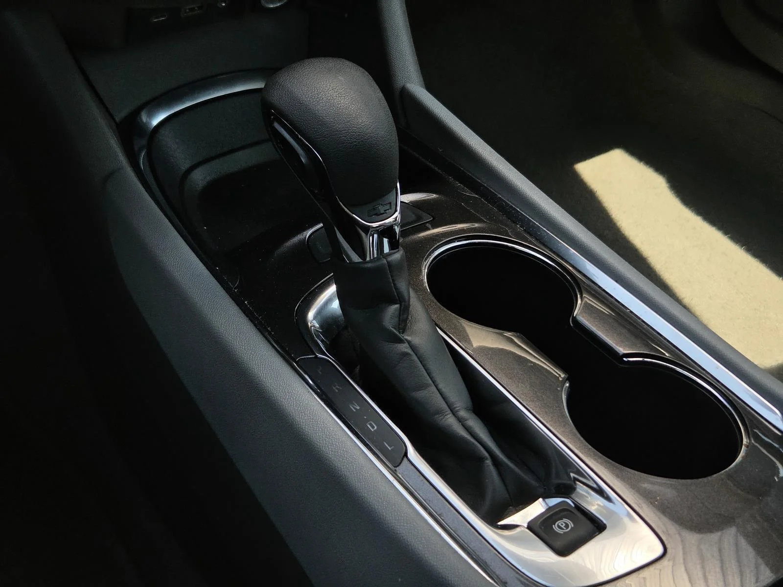 Used 2024 Mineral Gray Metallic Chevrolet LT image 14