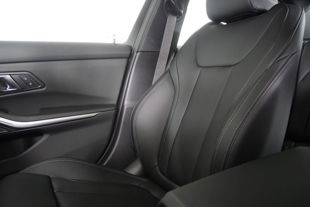 2026 BMW 3 Series 330i - Photo 24