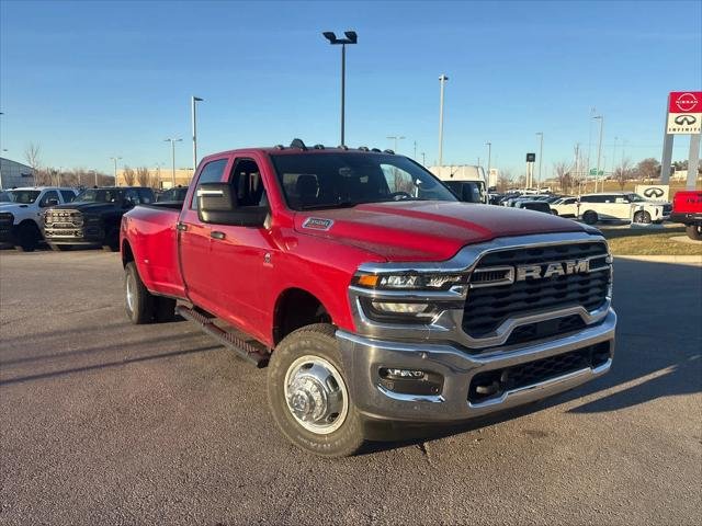 New 2026 Molten Red Pearl-Coat Exterior Paint RAM TRADESMAN image 2