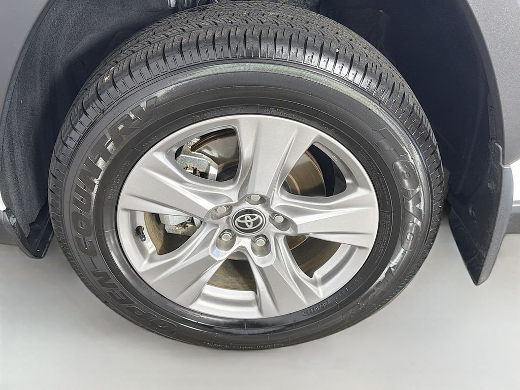 Used 2025 Ice Cap Toyota XLE image 29