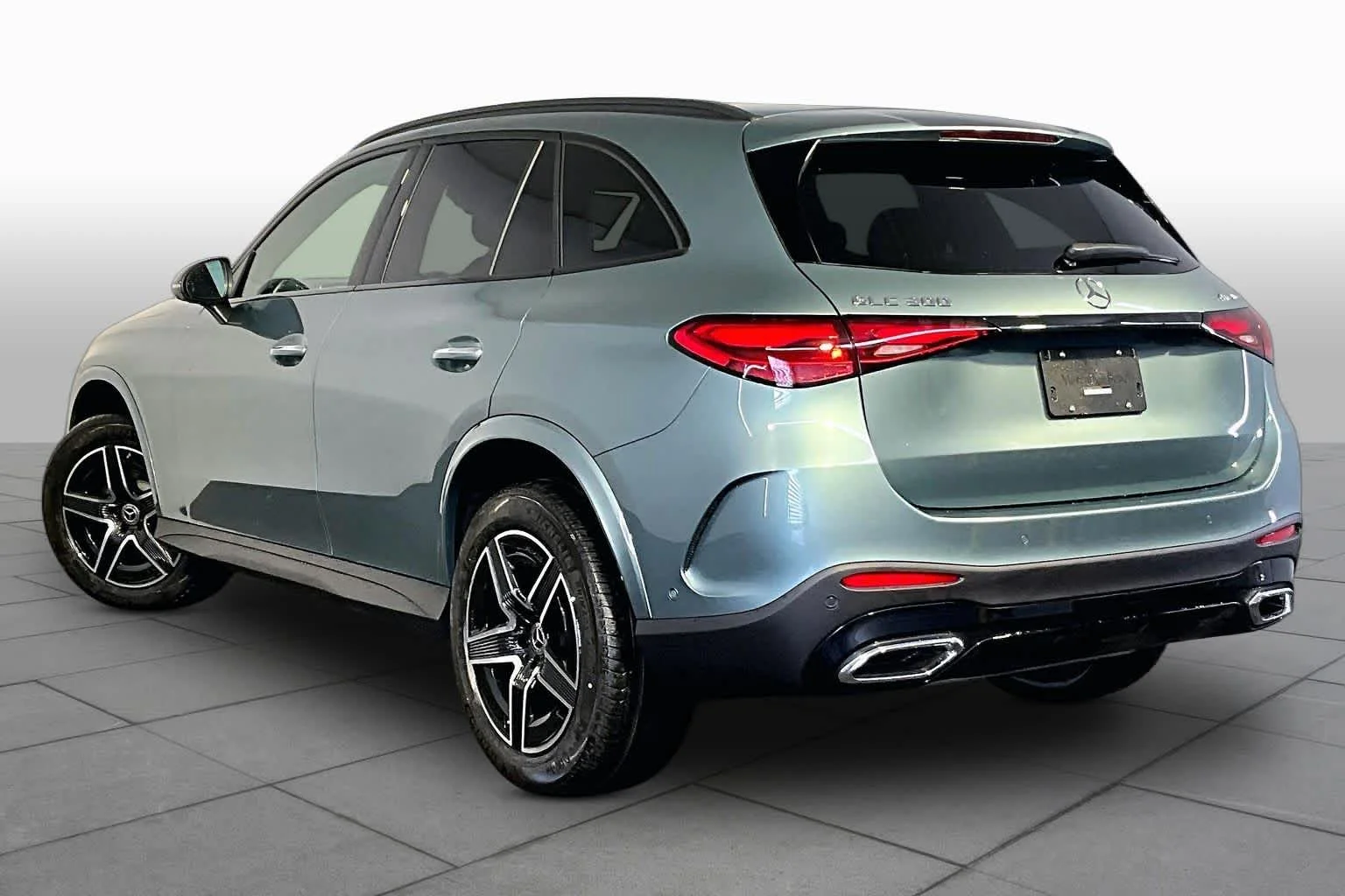 New 2026 Verde Silver Metallic Mercedes-Benz GLC 300 image 3