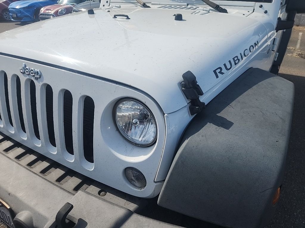 Used 2015 White Jeep Unlimited Rubicon image 6