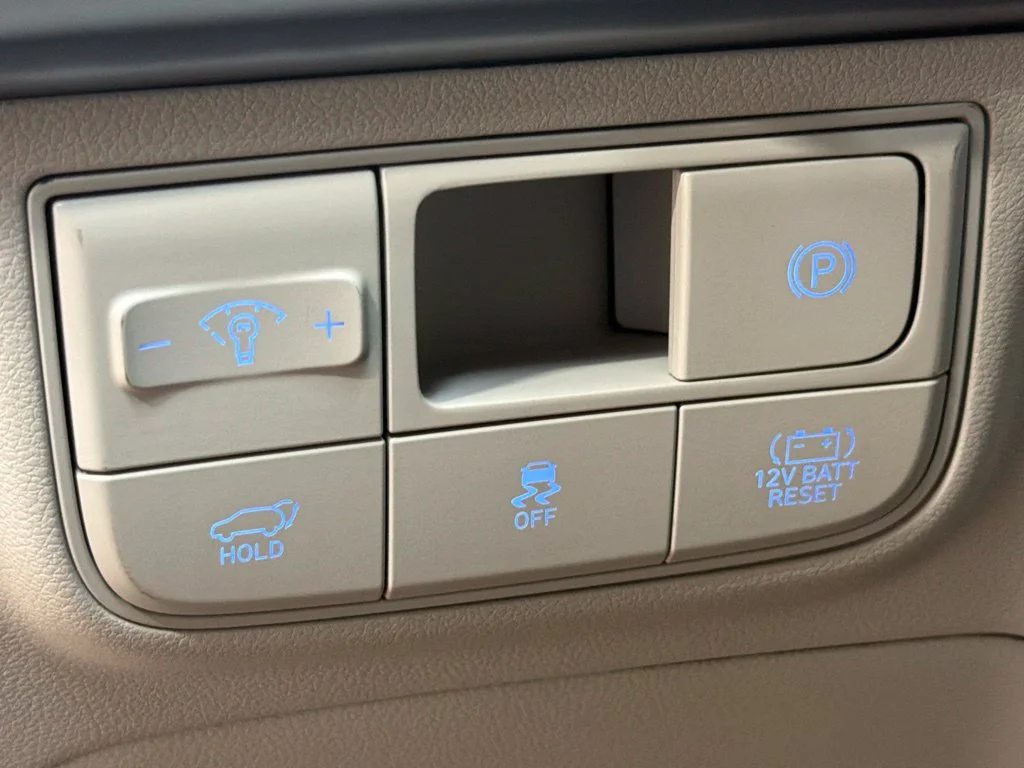 New 2026 Amazon Gray Hyundai SEL image 23