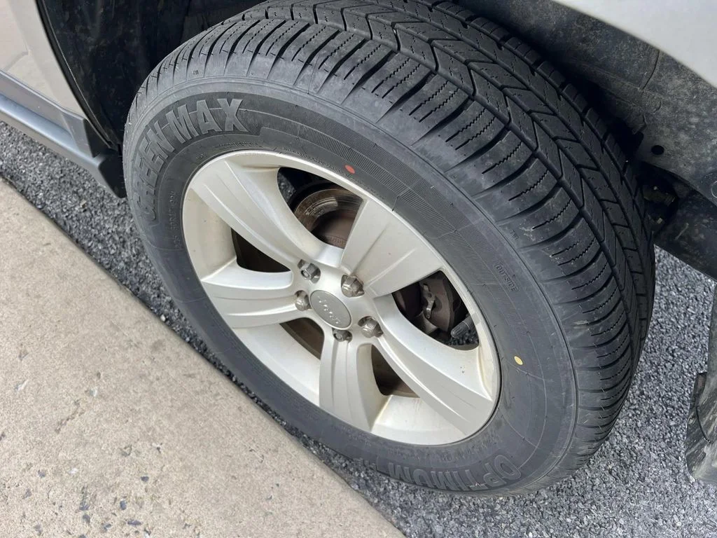 Used 2015 Silver Jeep Latitude image 19