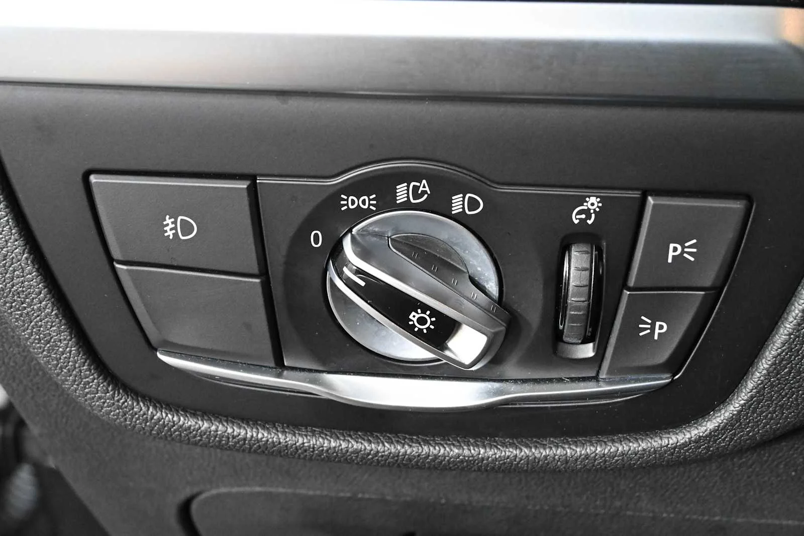Used 2021 Dark Graphite Metallic BMW xDrive30e image 23