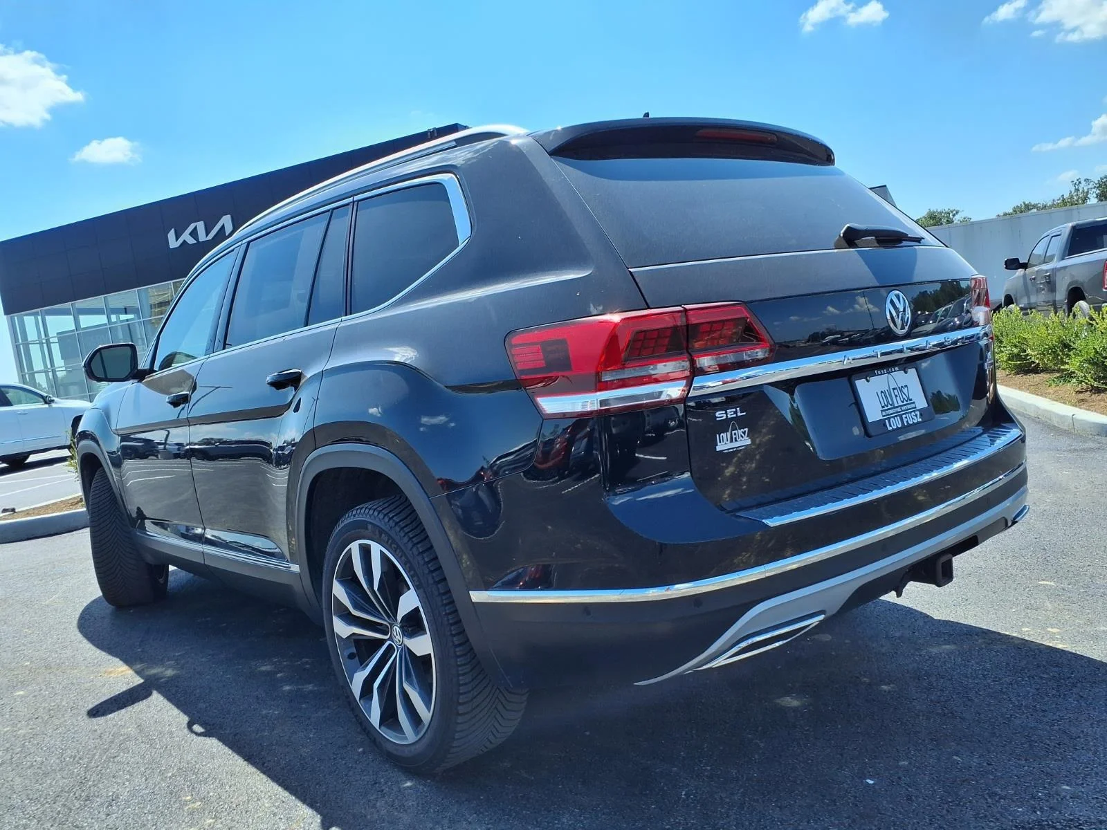 Used 2019 Deep Black Pearl Volkswagen 3.6L V6 SEL Premium image 35