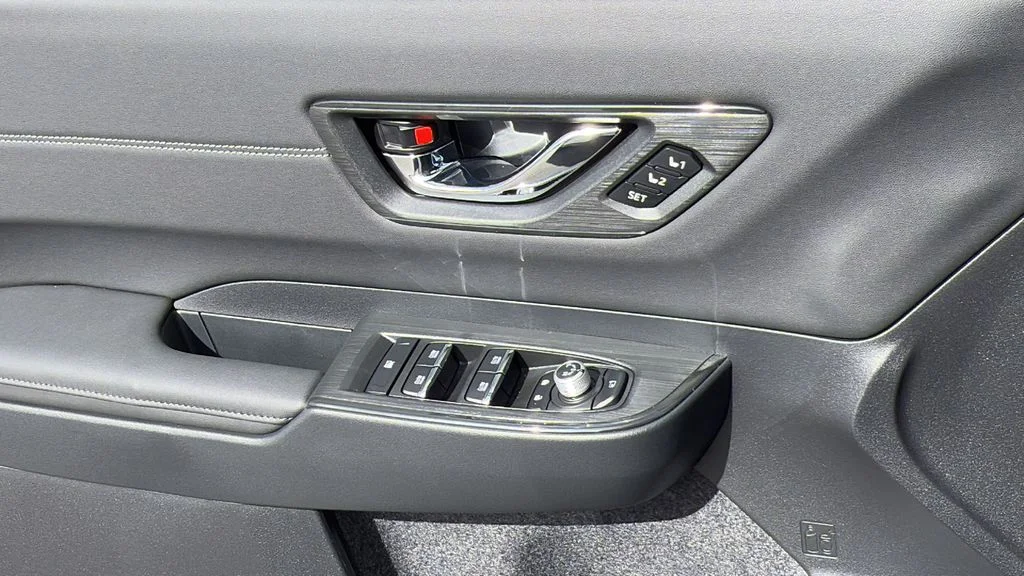 Used 2026 Crystal White Pearl Subaru Touring XT image 22