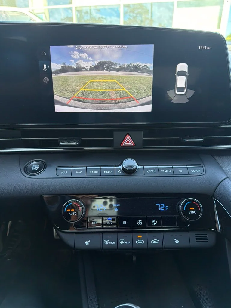 Used 2023 White Hyundai Base image 8