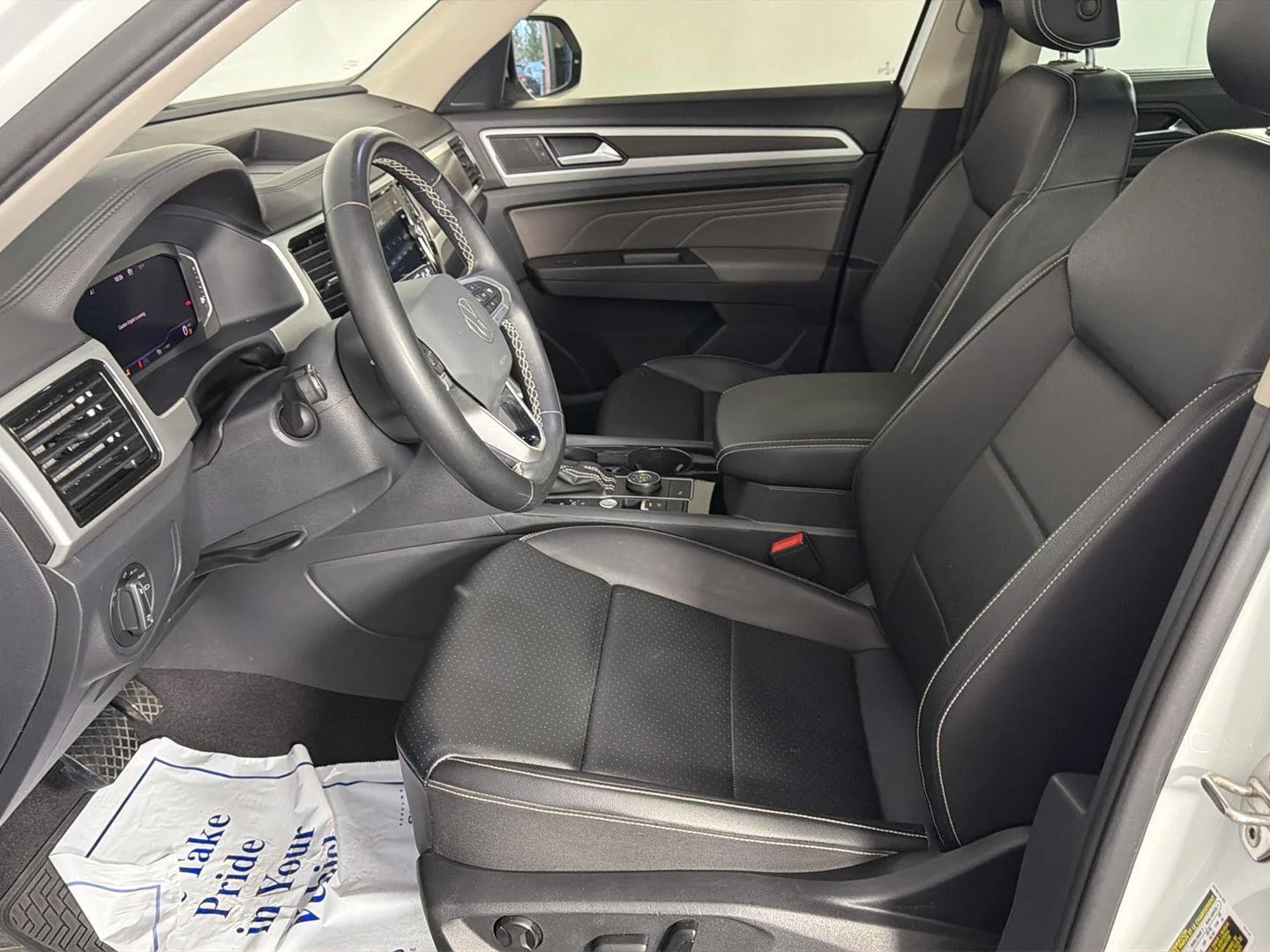 Used 2023 Pure White Volkswagen 3.6L V6 SE w/Technology image 25