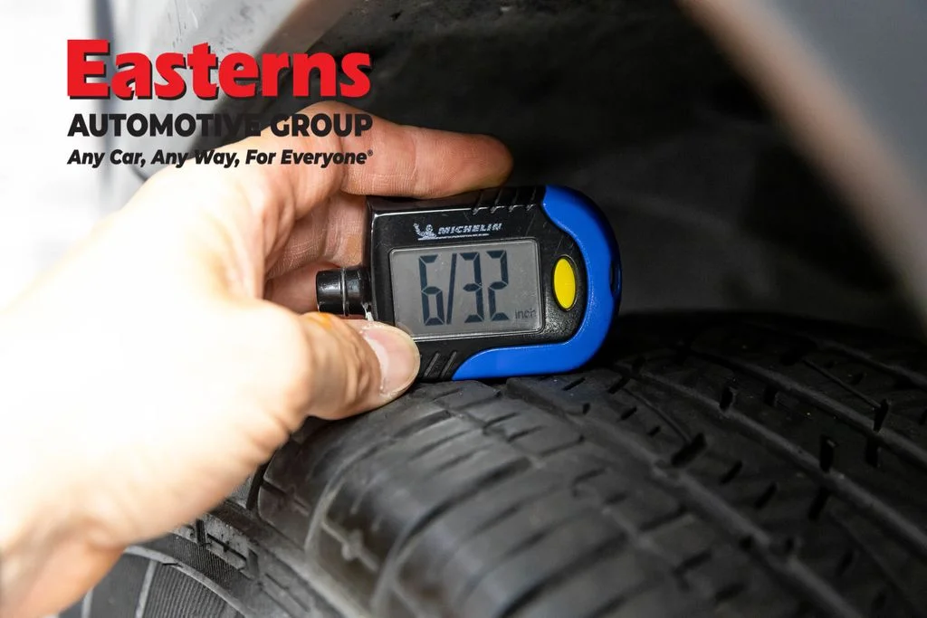 Used 2021 Green Jeep Latitude image 28