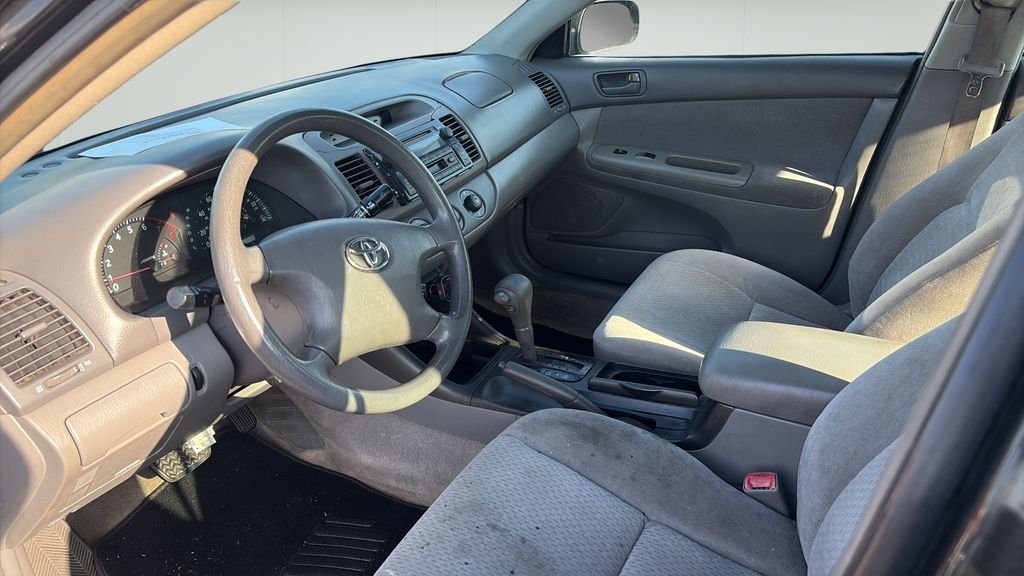 Used 2004 Black Toyota LE image 9