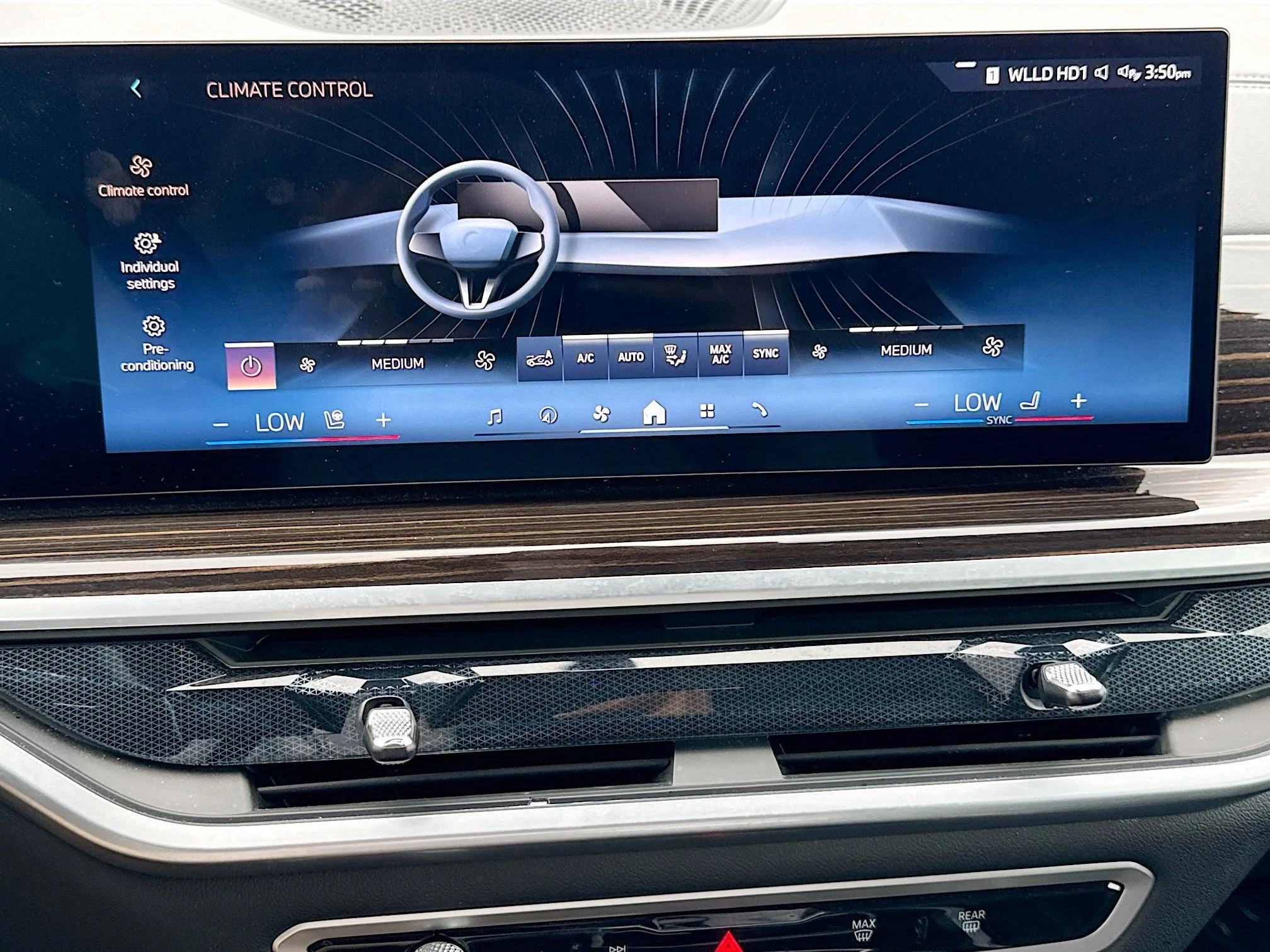 Used 2025 White Metallic BMW xDrive40i image 36