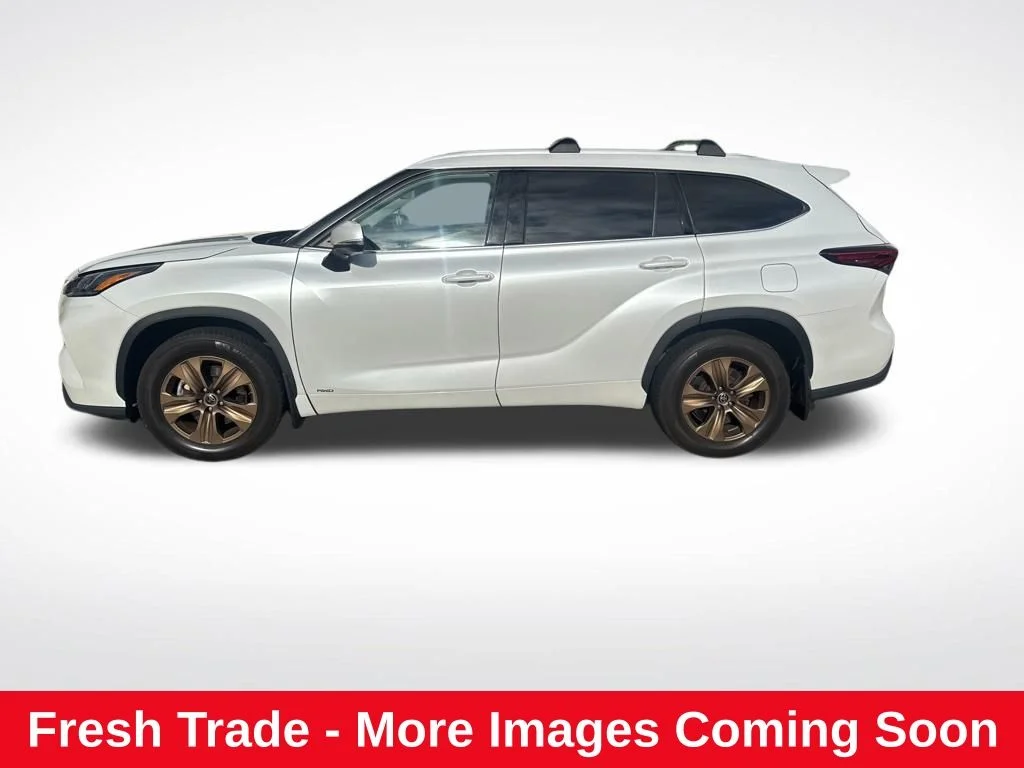 2022 Toyota Highlander Bronze Edition Hybrid 4x4's photo