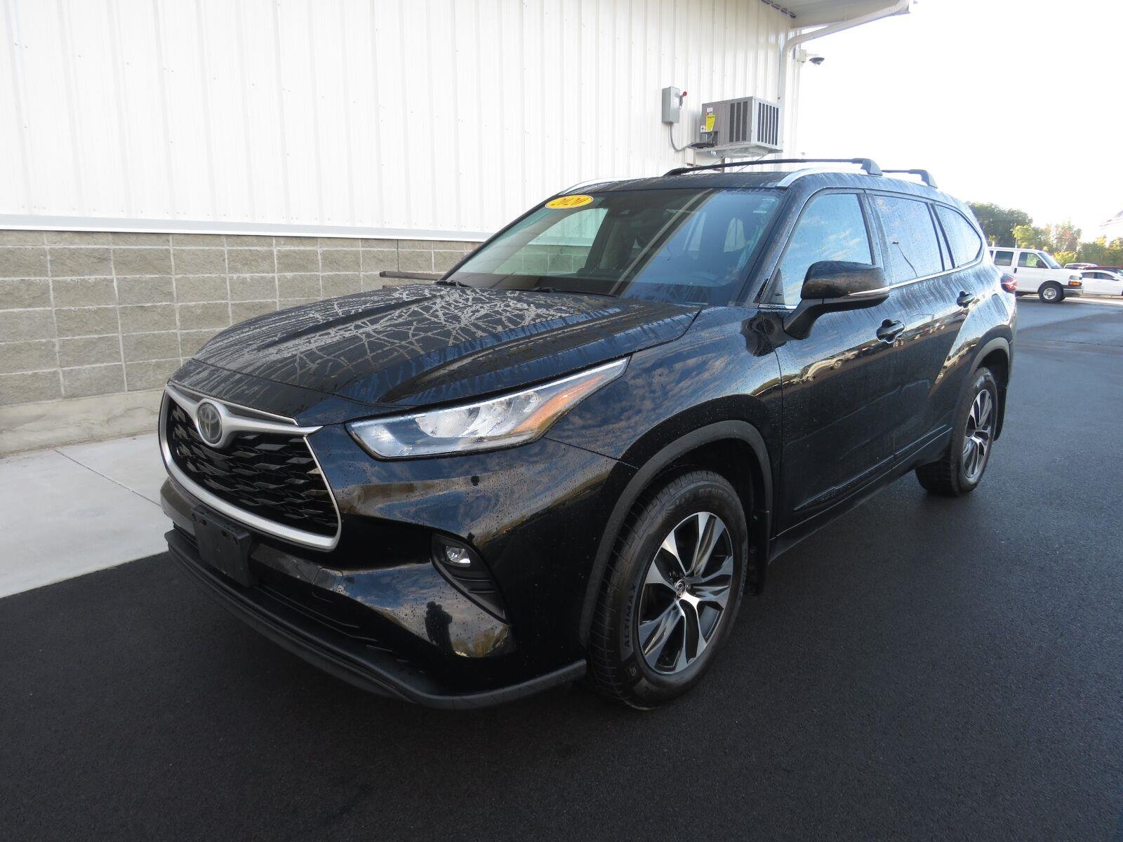 Used 2020 Midnight Black Metallic Toyota XLE image 11