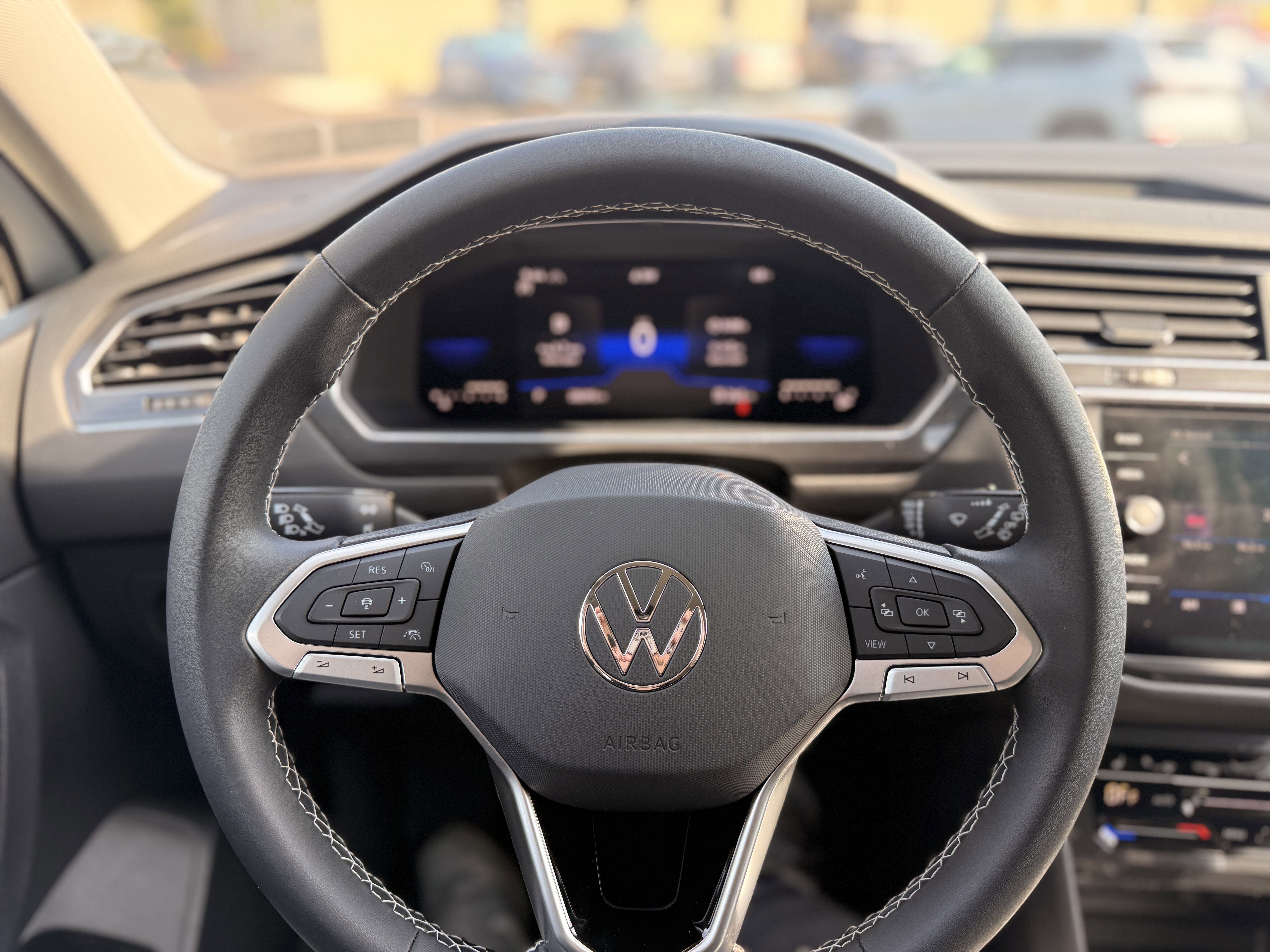 Used 2022  Volkswagen SE image 24