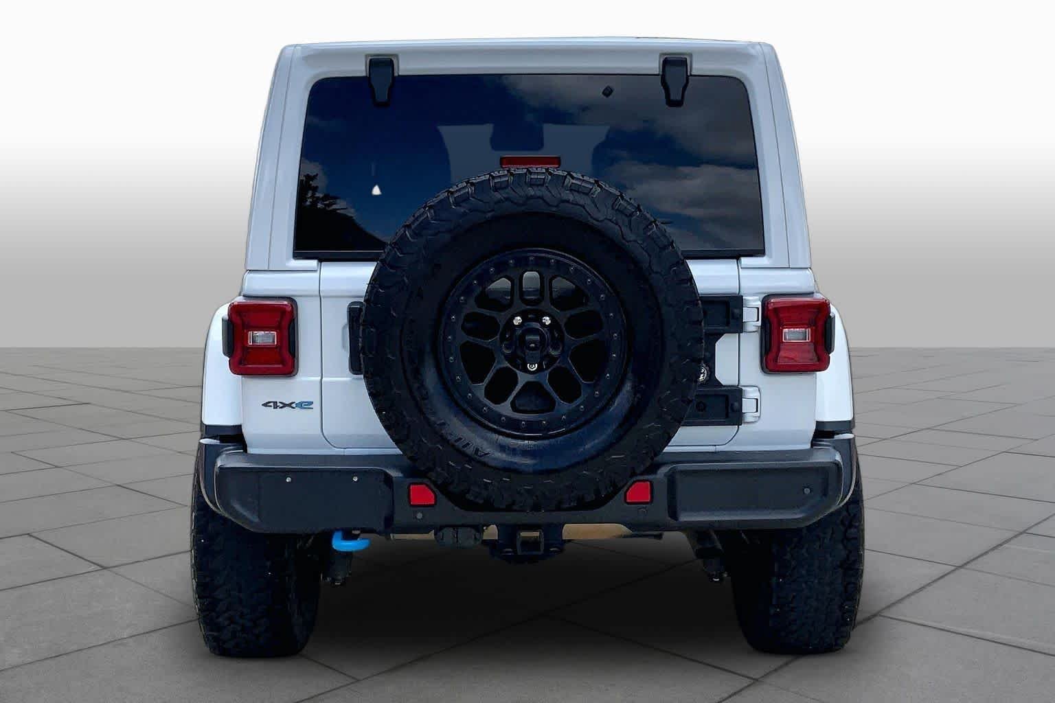 Used 2021 Bright White Clearcoat Jeep Unlimited Rubicon image 5