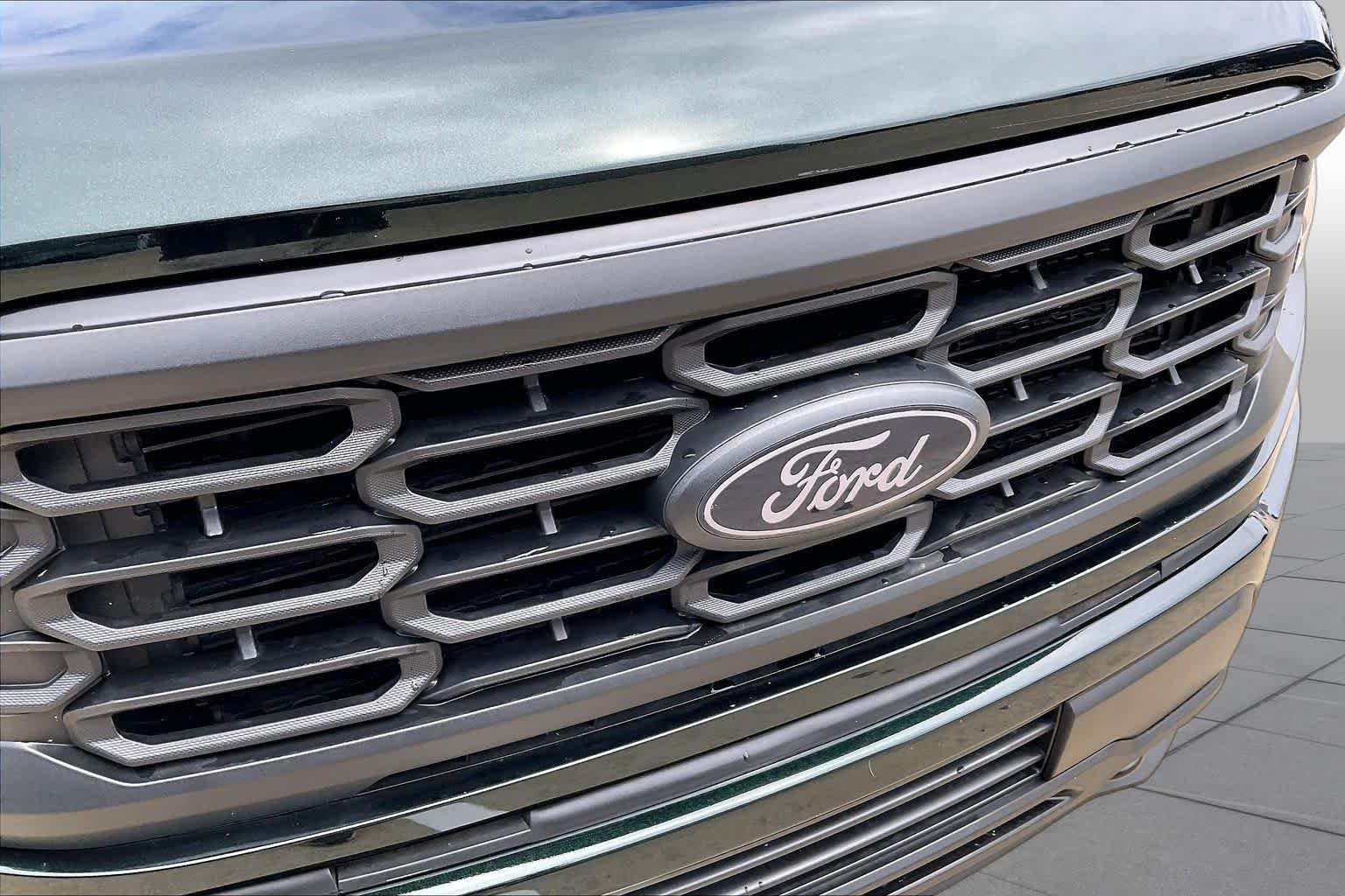 Used 2025 Agate Black Metallic Ford XL image 29