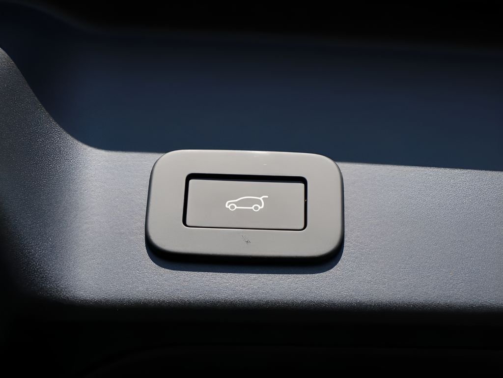 New 2026 Carpathian Grey Land Rover Hoxton Edition image 16
