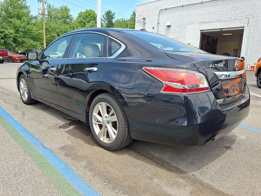 Used 2015 Black Nissan 2.5 SL image 4