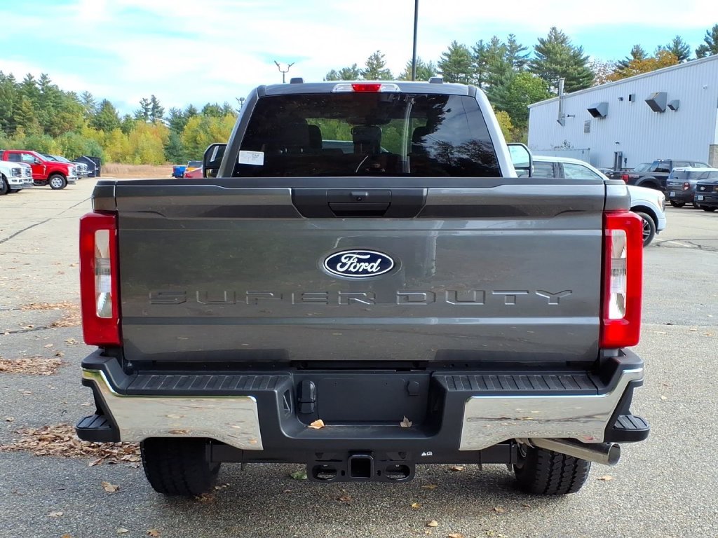 New 2027 Carbonized Gray Metallic Ford F-350® XLT image 6