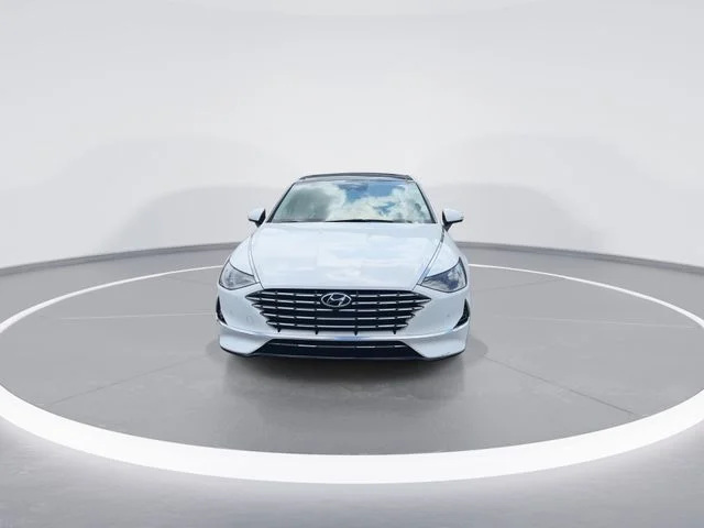 Used 2023 White Hyundai Limited image 3