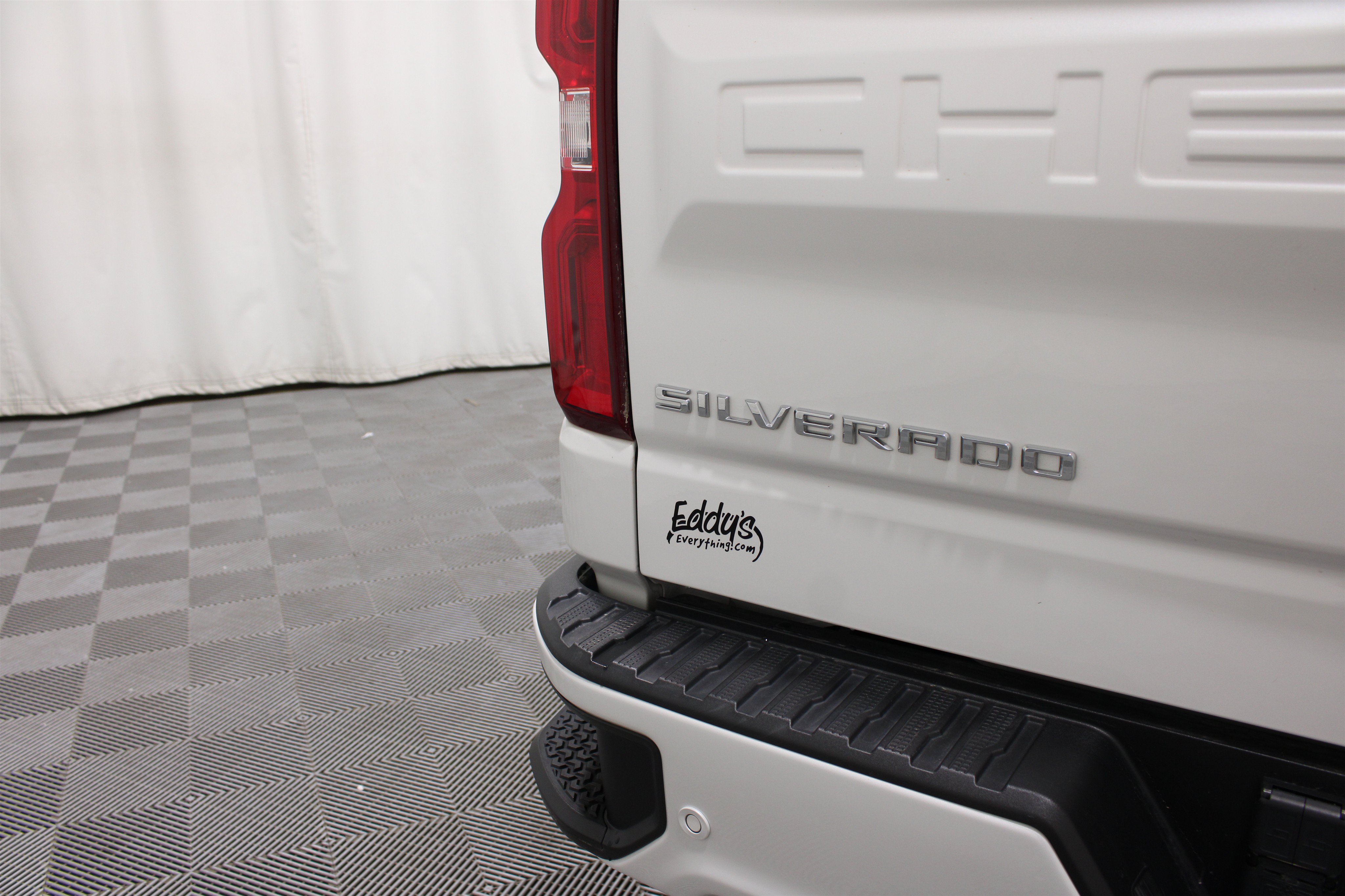 Used 2020 Iridescent Pearl Tricoat Chevrolet High Country image 27