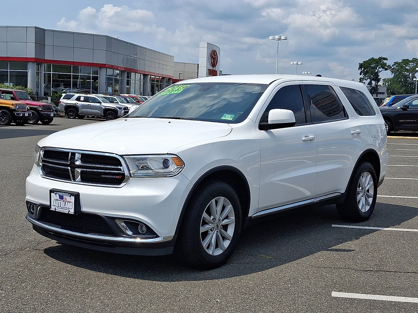 Used 2019 White Knuckle Clearcoat Dodge SXT image 3