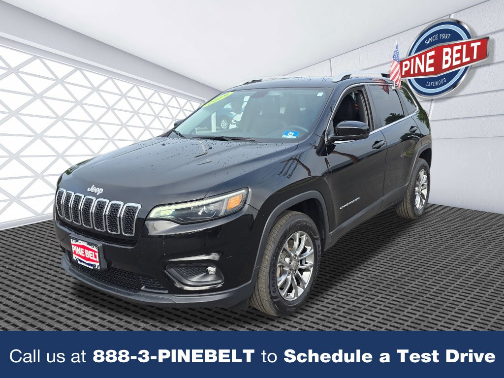 Used 2019 Diamond Black Crystal Pearl Coat Jeep Latitude Plus image 1