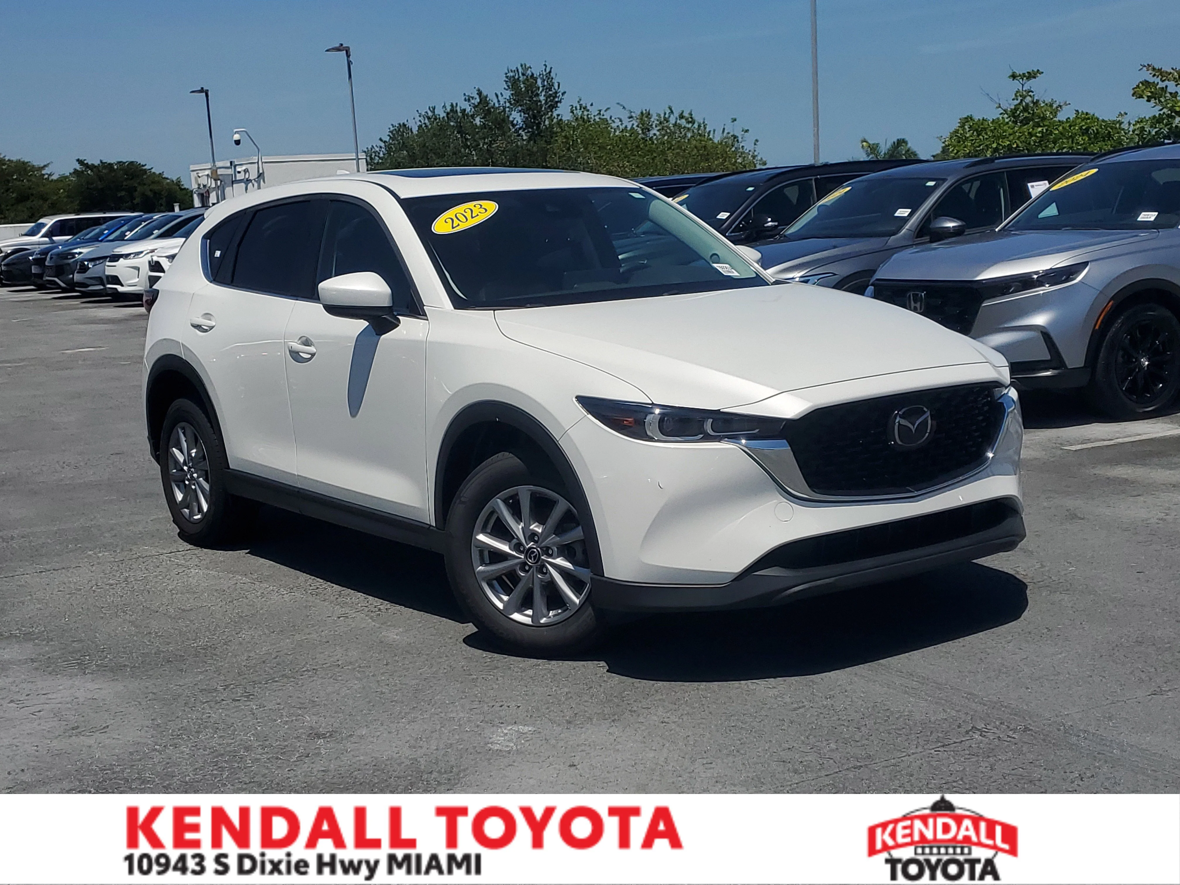 2023 Mazda CX-5 S Preferred package Auto AWD's photo