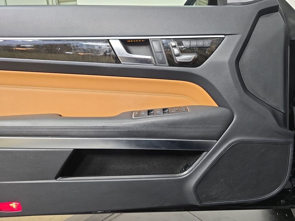 Used 2015  Mercedes-Benz E 400 image 22