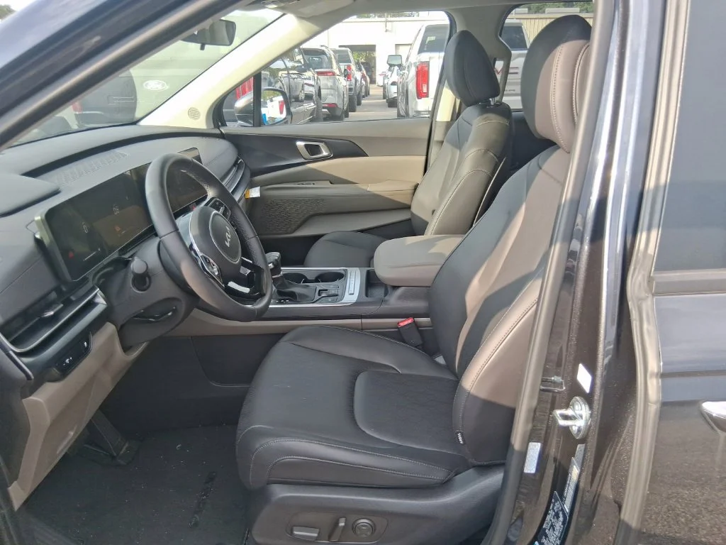 Used 2026  Kia LX image 12