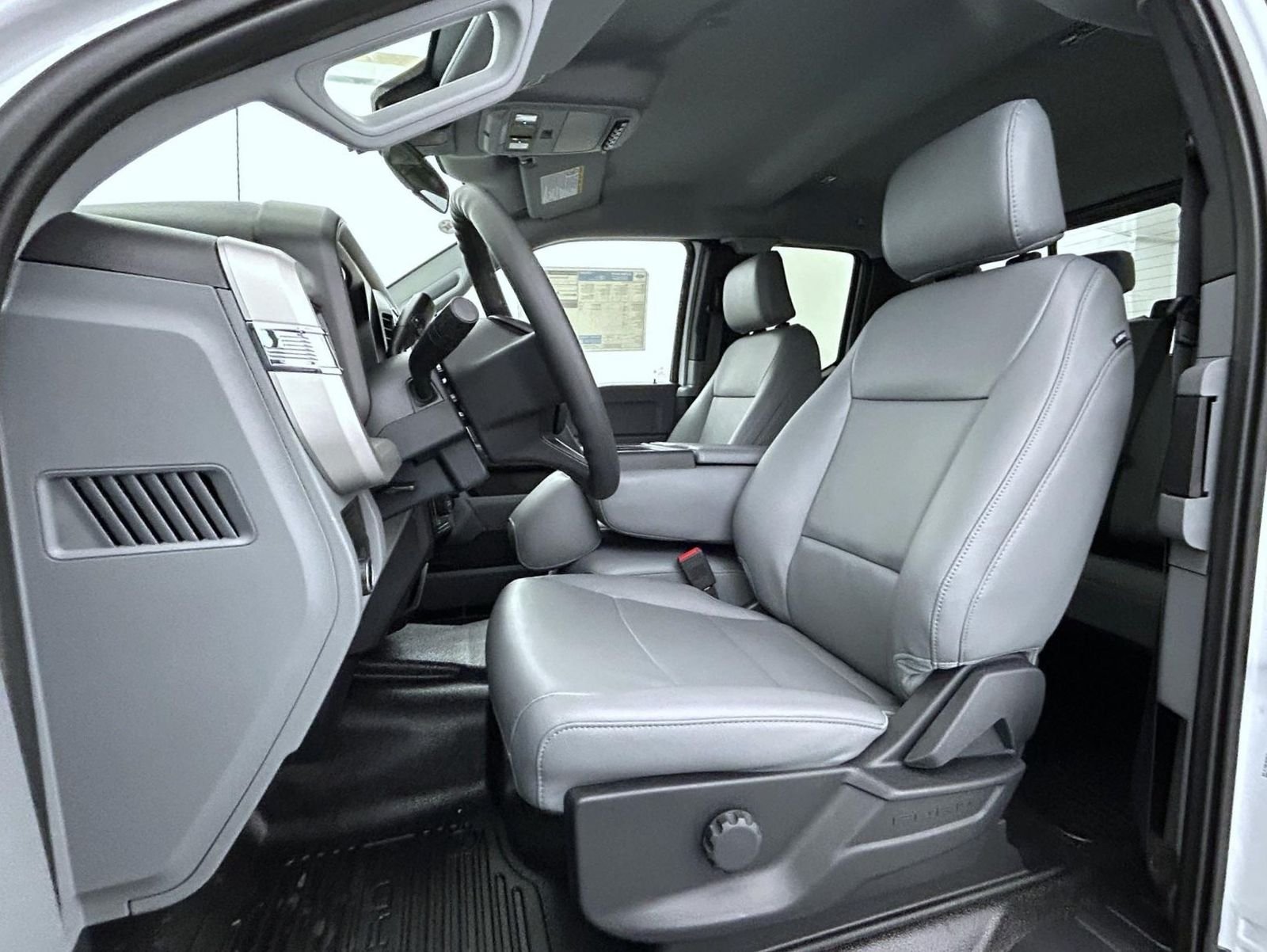 New 2026 Oxford White Ford XL image 10