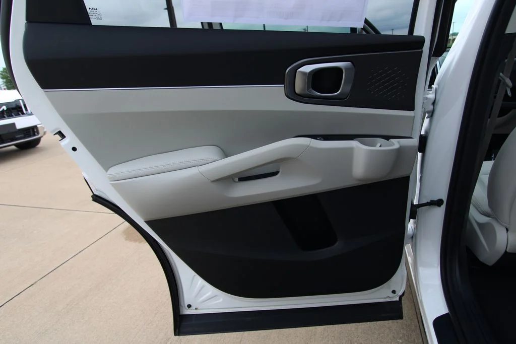 New 2026 Snow White Pearl Kia EX image 44