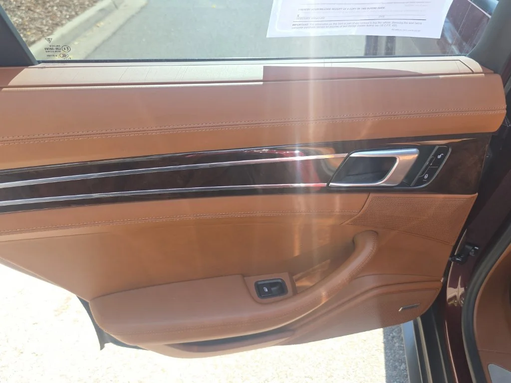 Used 2018  Porsche  image 16