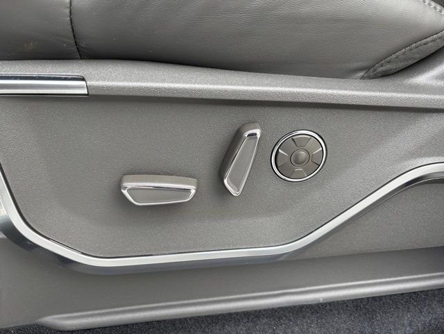 New 2026 Star White Metallic Tri-Coat Ford Platinum image 14